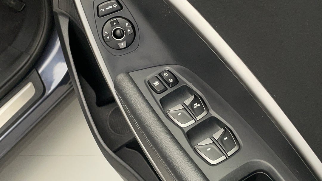 2015 Hyundai Santa Fe Highlander Crdi (4x4), Automatic, 140086 km, Drivers Side Door Panel Controls