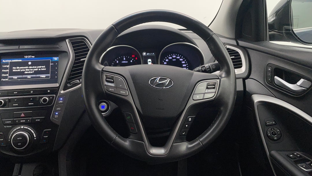2015 Hyundai Santa Fe Highlander Crdi (4x4), Automatic, 140086 km, Steering Wheel Close-up