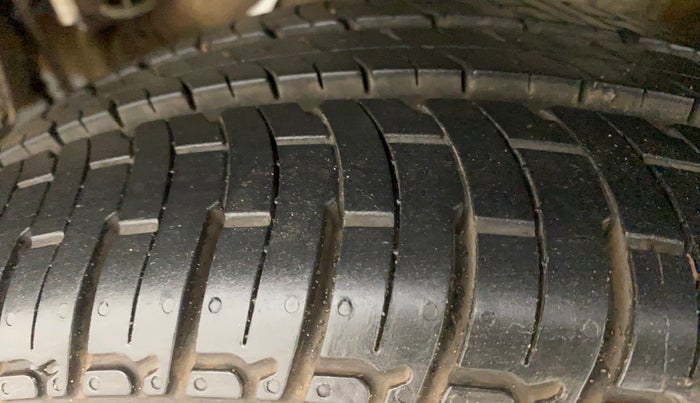 2016 Mahindra Kuv100 K2 6 STR, Petrol, Manual, 47,685 km, Left Rear Tyre Tread