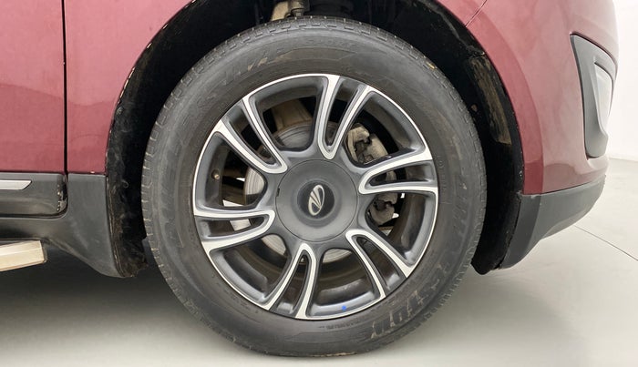 2018 Mahindra MARAZZO M8 7 STR, Diesel, Manual, 25,614 km, Right Front Wheel