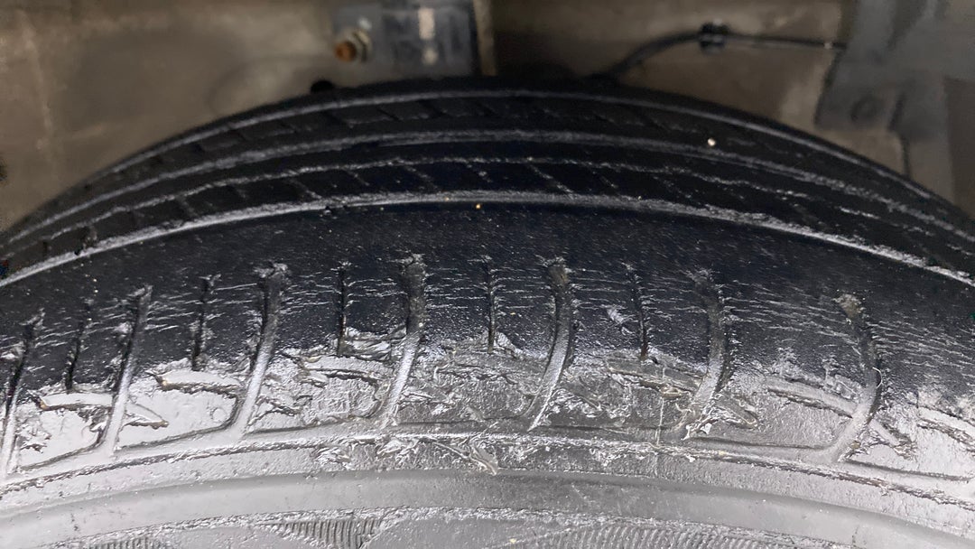 Right Front Tyre Tread