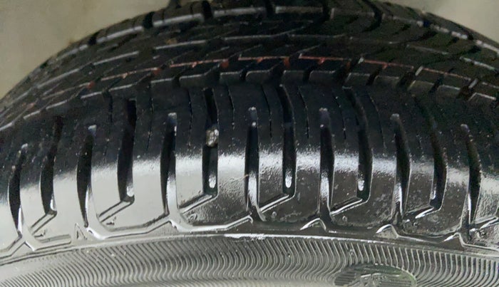 2014 Maruti Alto K10 VXI P, Petrol, Manual, 58,762 km, Right Front Tyre Tread
