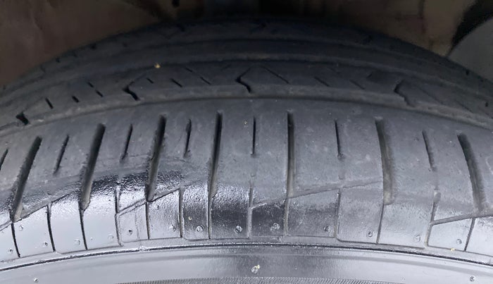 2015 Hyundai Creta 1.6 SX CRDI, Diesel, Manual, 67,546 km, Right Front Tyre Tread