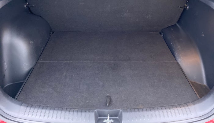 2015 Hyundai Creta 1.6 SX CRDI, Diesel, Manual, 67,546 km, Boot Inside