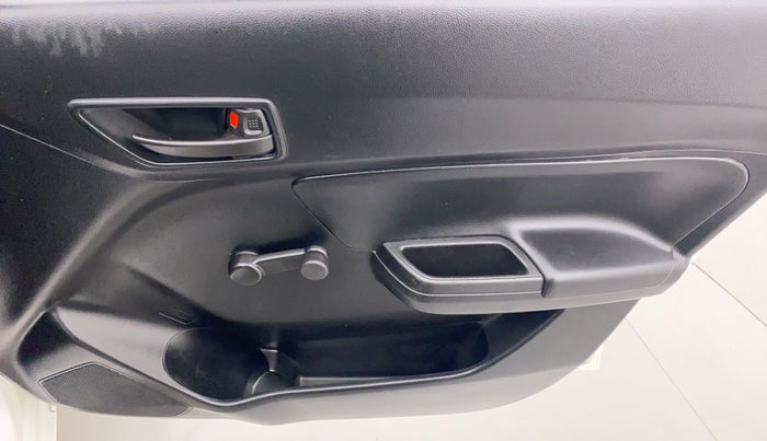 2020 Maruti Swift LXI, Petrol, Manual, 10,679 km, Driver Side Door Panels Control