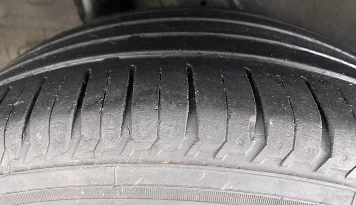 2019 Hyundai VENUE SX(O) CRDi, Diesel, Manual, 85,328 km, Right Rear Tyre Tread