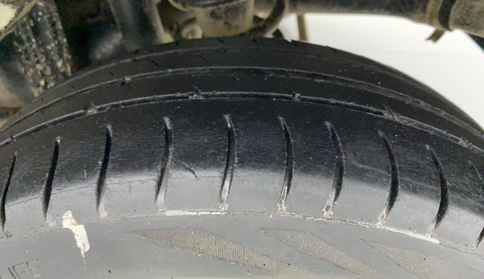 2016 Maruti Alto K10 LXI CNG, CNG, Manual, 91,884 km, Left Rear Tyre Tread