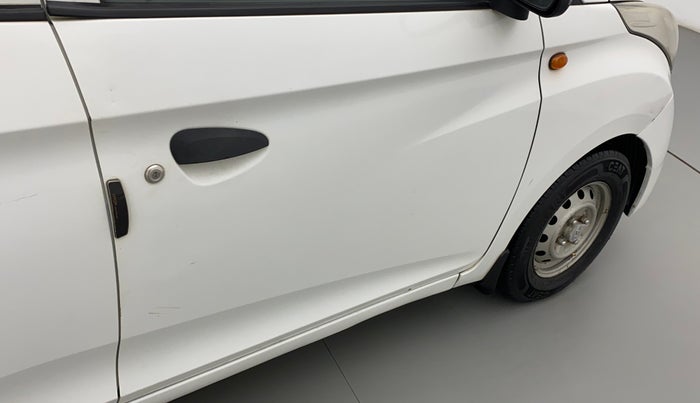2017 Hyundai Eon ERA +, Petrol, Manual, 66,838 km, Driver-side door - Minor scratches
