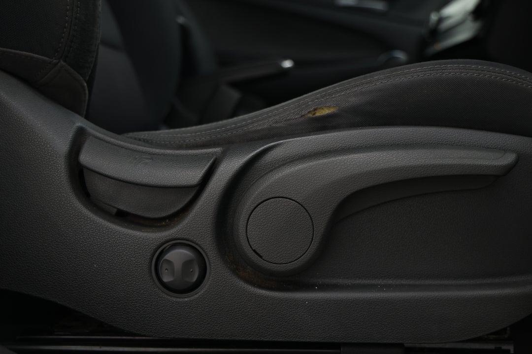 2017 Hyundai Tucson Active (FWD), Automatic, 125257 km, Drivers Side Adjustment Panel