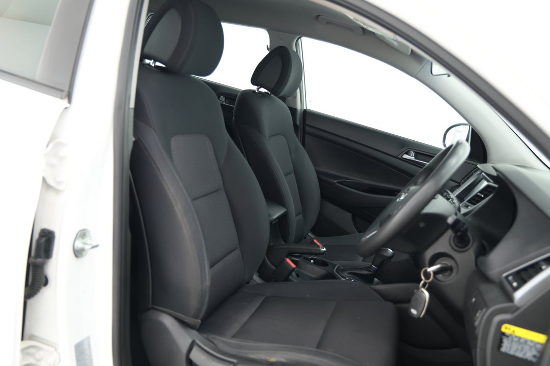 2017 Hyundai Tucson Active (FWD), Automatic, 125257 km, Right Side Front Door Cabin View