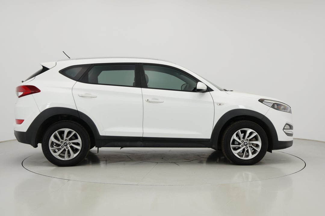 2017 Hyundai Tucson Active (FWD), Automatic, 125257 km, Right Side View