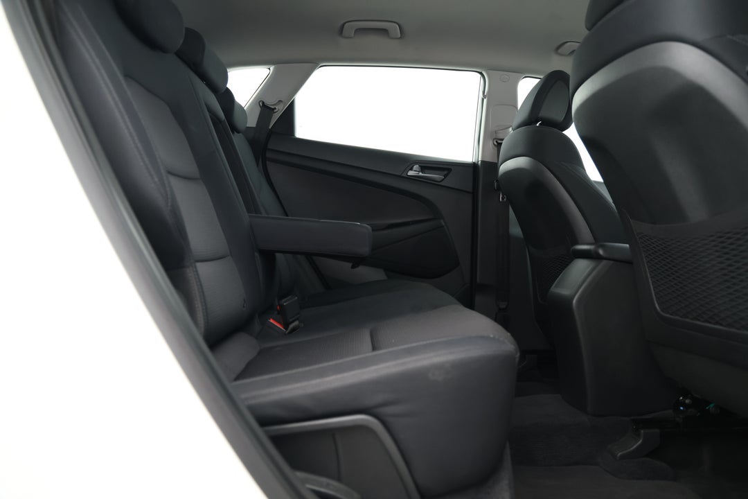 2017 Hyundai Tucson Active (FWD), Automatic, 125257 km, Right Side Rear Door Cabin View