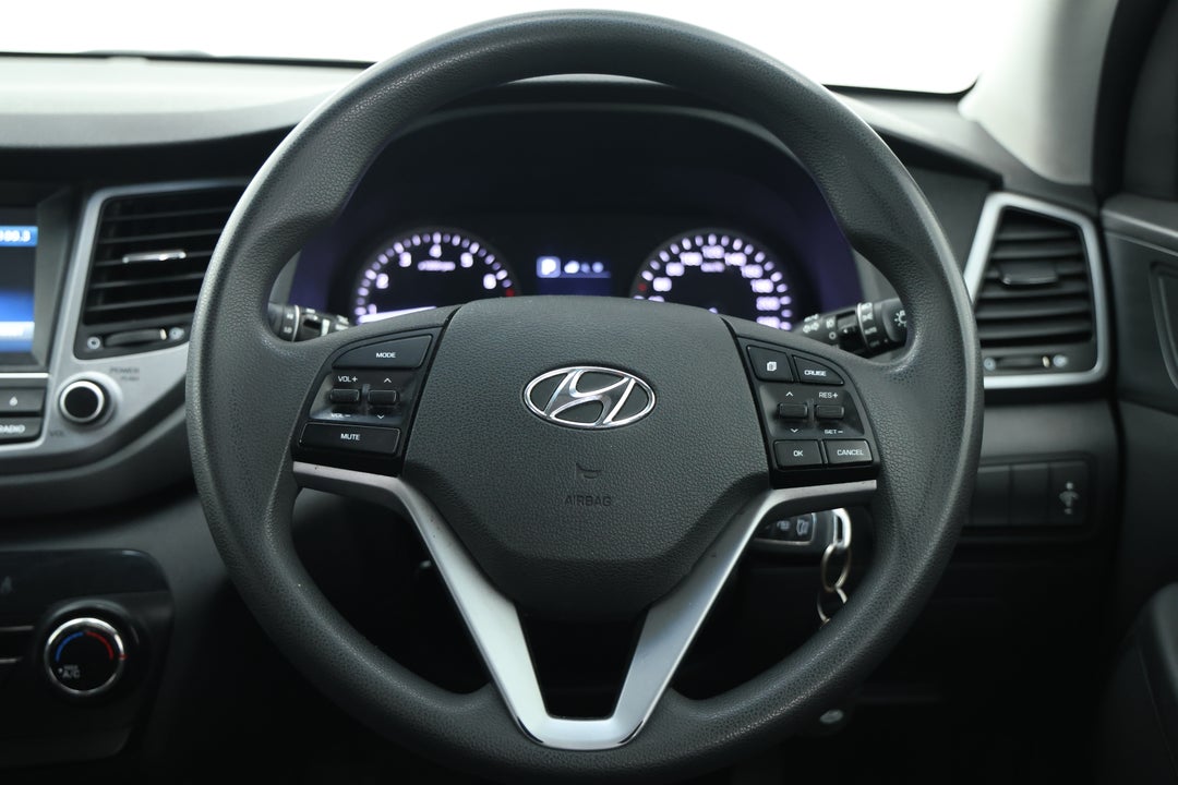 2017 Hyundai Tucson Active (FWD), Automatic, 125257 km, Steering Wheel Close-up