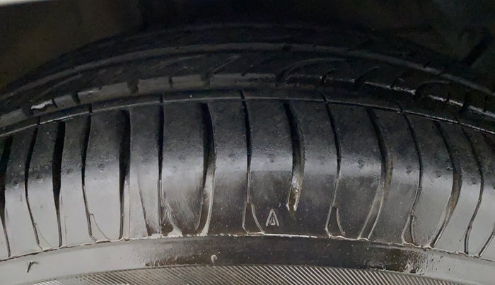 2014 Hyundai Xcent S 1.2, Petrol, Manual, 42,877 km, Right Front Tyre Tread