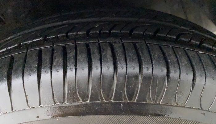 2014 Hyundai Xcent S 1.2, Petrol, Manual, 42,877 km, Left Front Tyre Tread