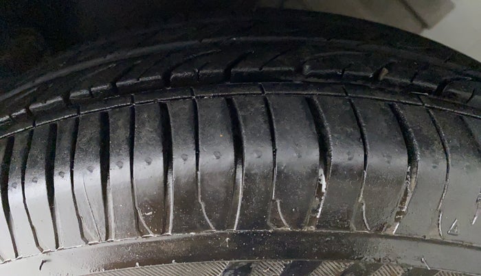 2014 Hyundai Xcent S 1.2, Petrol, Manual, 42,877 km, Left Rear Tyre Tread