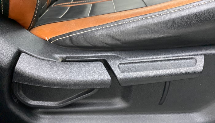 2019 Hyundai VENUE SX(O) CRDi, Diesel, Manual, 34,117 km, Driver Side Adjustment Panel