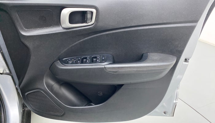 2019 Hyundai VENUE SX(O) CRDi, Diesel, Manual, 34,117 km, Driver Side Door Panels Control
