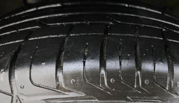 2019 Hyundai VENUE SX(O) CRDi, Diesel, Manual, 34,117 km, Left Front Tyre Tread