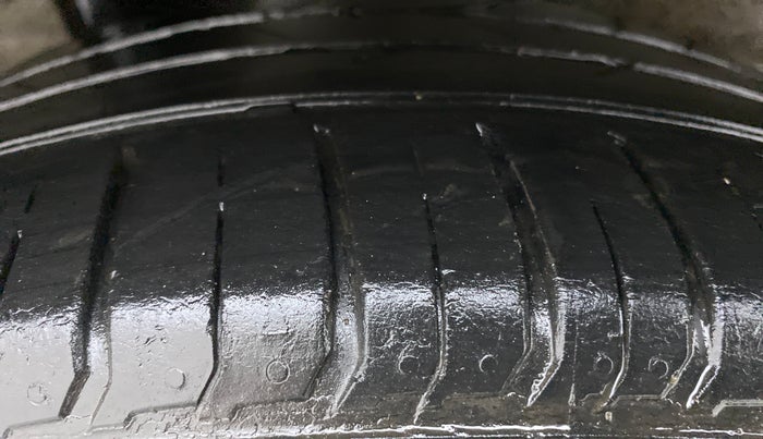 2019 Hyundai VENUE SX(O) CRDi, Diesel, Manual, 34,117 km, Right Rear Tyre Tread