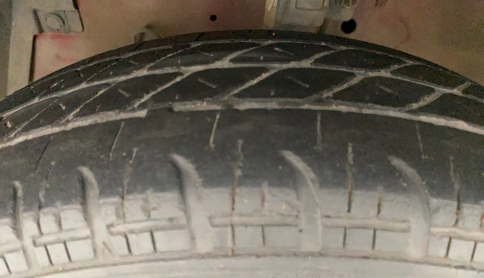 2012 Maruti Swift VDI, Diesel, Manual, 70,955 km, Left Front Tyre Tread