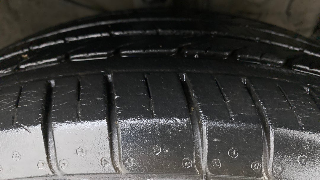 Right Front Tyre Tread