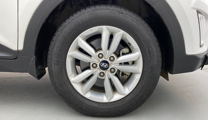 2016 Hyundai Creta 1.6 SX PLUS PETROL, Petrol, Manual, 20,142 km, Right Front Wheel