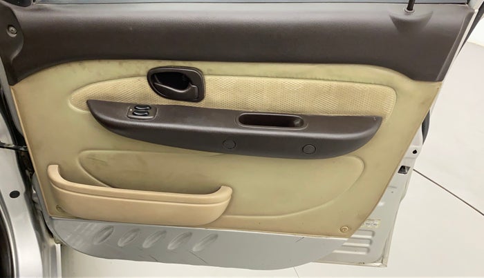 2012 Hyundai Santro Xing GL PLUS, CNG, Manual, 78,263 km, Driver Side Door Panels Control