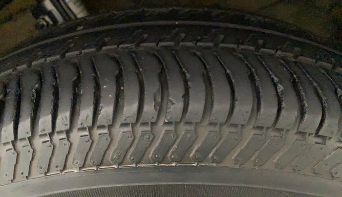 2016 Maruti Swift Dzire VXI, Petrol, Manual, 34,315 km, Left Front Tyre Tread