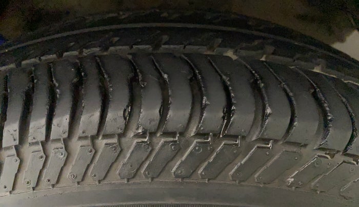 2016 Maruti Swift Dzire VXI, Petrol, Manual, 34,315 km, Left Rear Tyre Tread