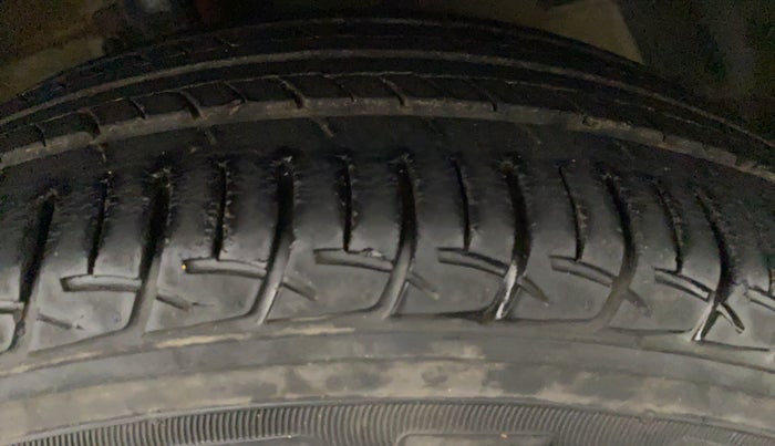 2018 Maruti Ciaz ZETA 1.4  AT PETROL, Petrol, Automatic, 53,796 km, Left Front Tyre Tread