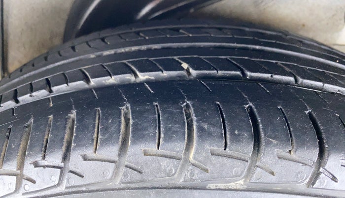 2015 Hyundai Verna FLUIDIC 1.6 CRDI S, Diesel, Manual, 47,361 km, Left Rear Tyre Tread