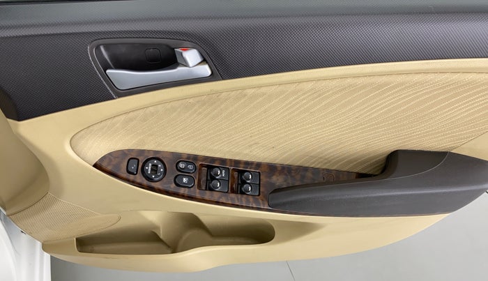 2015 Hyundai Verna FLUIDIC 1.6 CRDI S, Diesel, Manual, 47,361 km, Driver Side Door Panels Control