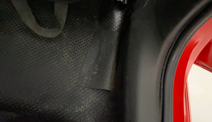 2019 Volkswagen Polo COMFORTLINE 1.0L MPI, Petrol, Manual, 54,611 km, Flooring - Carpet is minor damage