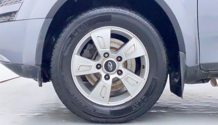 2014 Mahindra XUV500 W8 FWD, Diesel, Manual, 1,92,264 km, Left Front Wheel