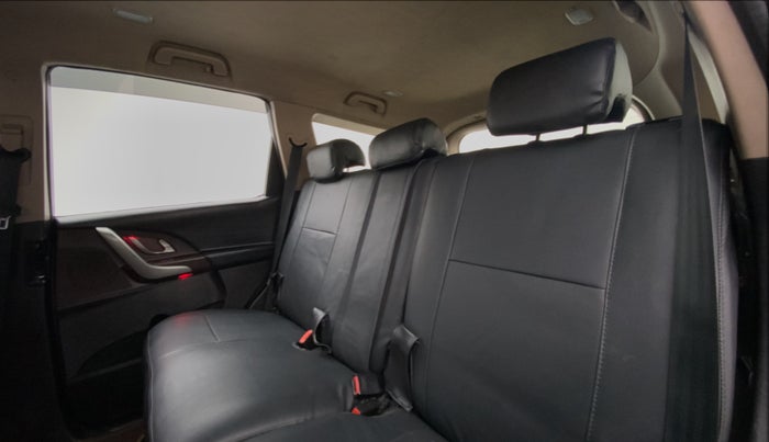 2014 Mahindra XUV500 W8 FWD, Diesel, Manual, 1,92,264 km, Right Side Rear Door Cabin View