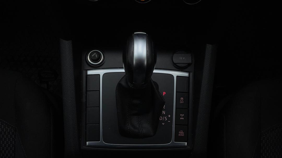 2017 Volkswagen Amarok V6 Tdi 550 Highline, Automatic, 126972 km, Gear Lever 