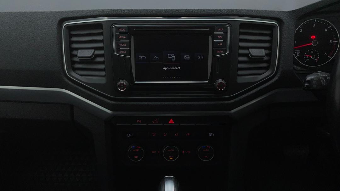 2017 Volkswagen Amarok V6 Tdi 550 Highline, Automatic, 126972 km, Center Console