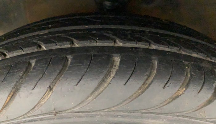 2017 Hyundai Eon ERA +, Petrol, Manual, 36,671 km, Left Front Tyre Tread