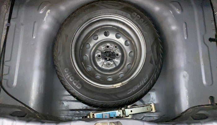 2017 Hyundai Eon ERA +, Petrol, Manual, 36,671 km, Dicky (Boot door) - Tool missing