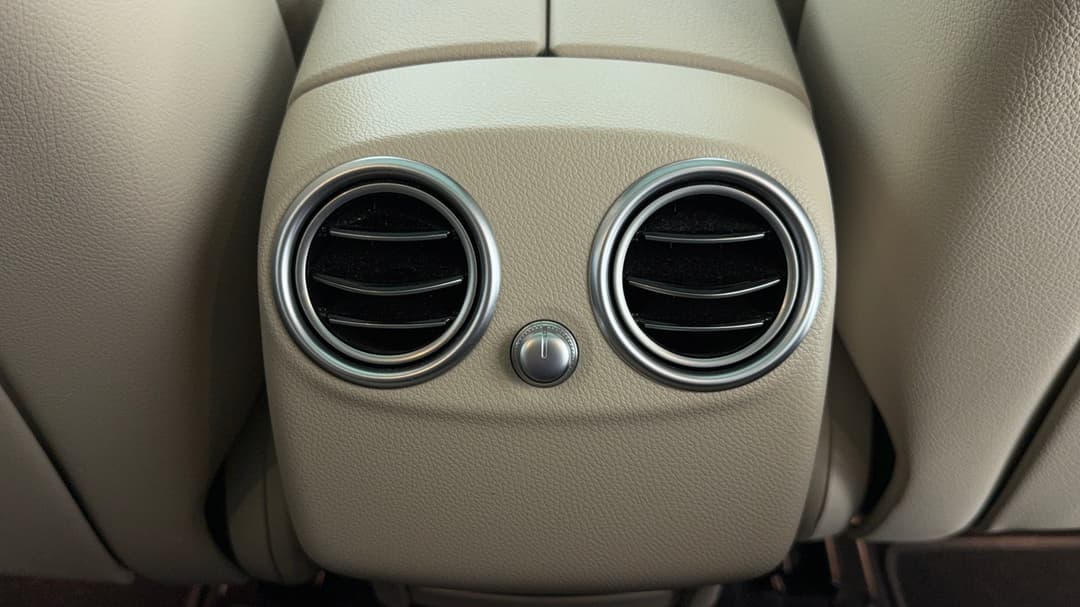 2019 Mercedes-benz GLC 250, Automatic, 31918 km, Rear A/C Vent