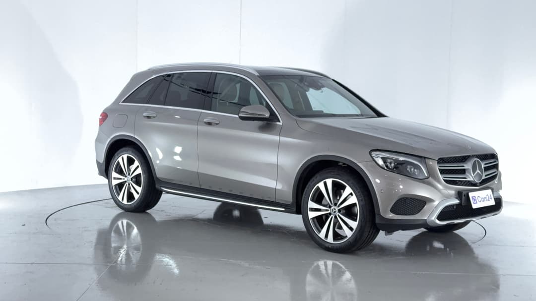 2019 Mercedes-benz GLC 250, Automatic, 31918 km, Right Front Diagonal (45- Degree) View
