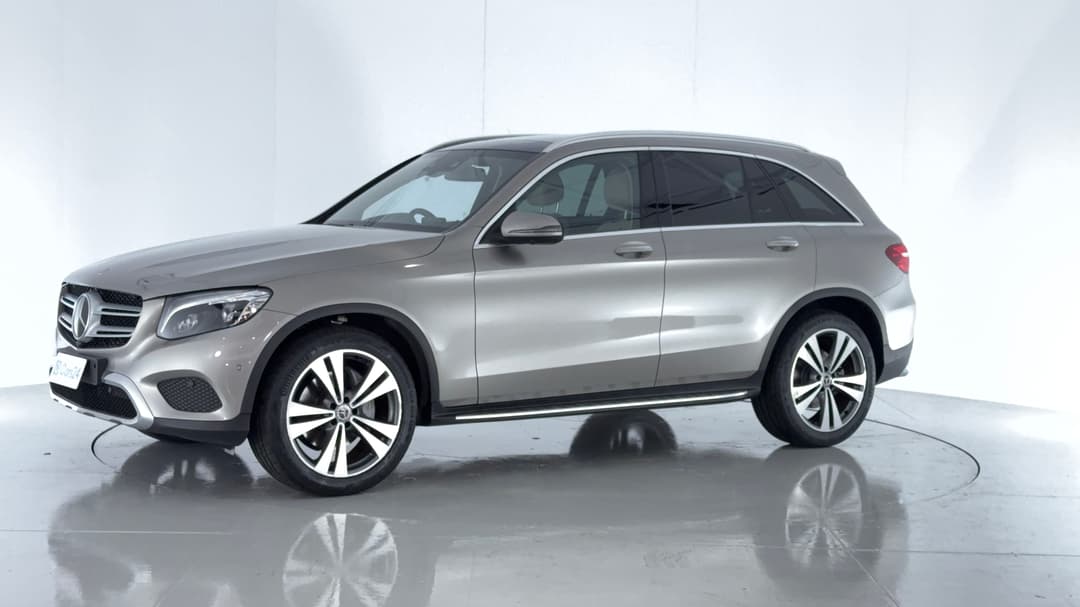 2019 Mercedes-benz GLC 250, Automatic, 31918 km, Left Front Diagonal (45- Degree) View