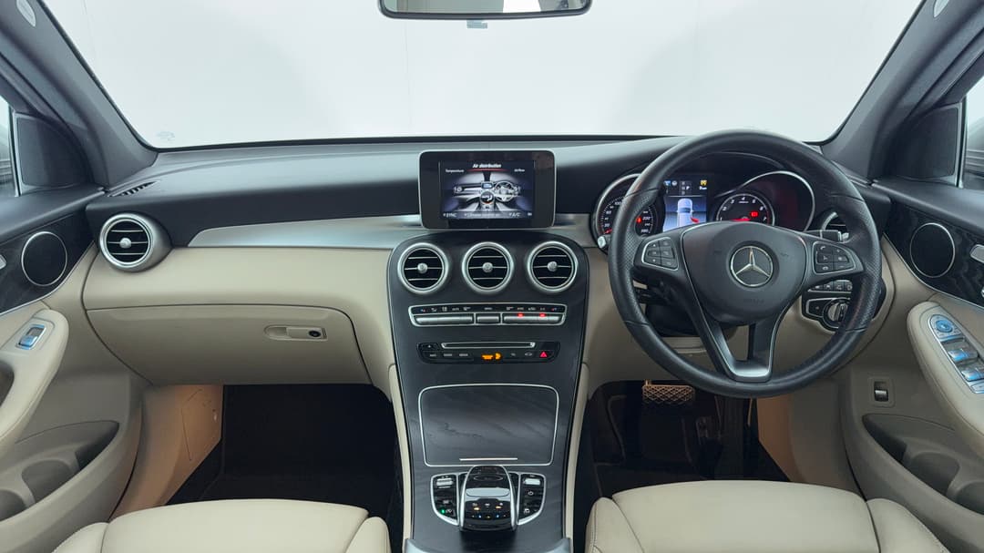 2019 Mercedes-benz GLC 250, Automatic, 31918 km, Dashboard View