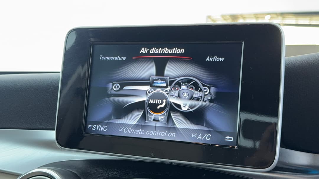 2019 Mercedes-benz GLC 250, Automatic, 31918 km, Infotainment System