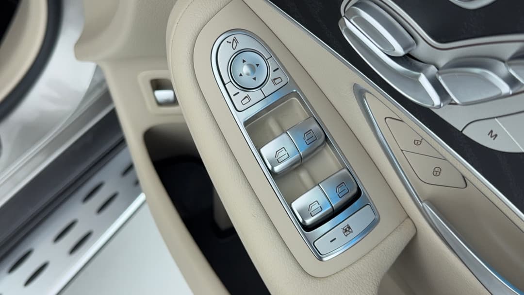 2019 Mercedes-benz GLC 250, Automatic, 31918 km, Drivers Side Door Panel Controls