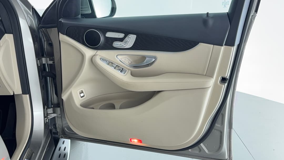 2019 Mercedes-benz GLC 250, Automatic, 31918 km, Speaker View