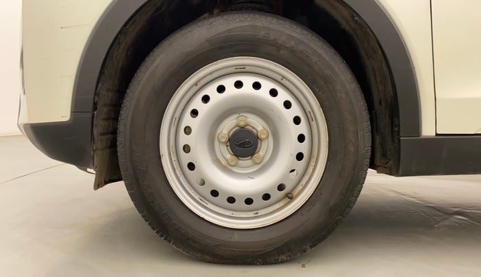 2020 Mahindra XUV300 W4 1.2 PETROL, Petrol, Manual, 13,631 km, Left Front Wheel