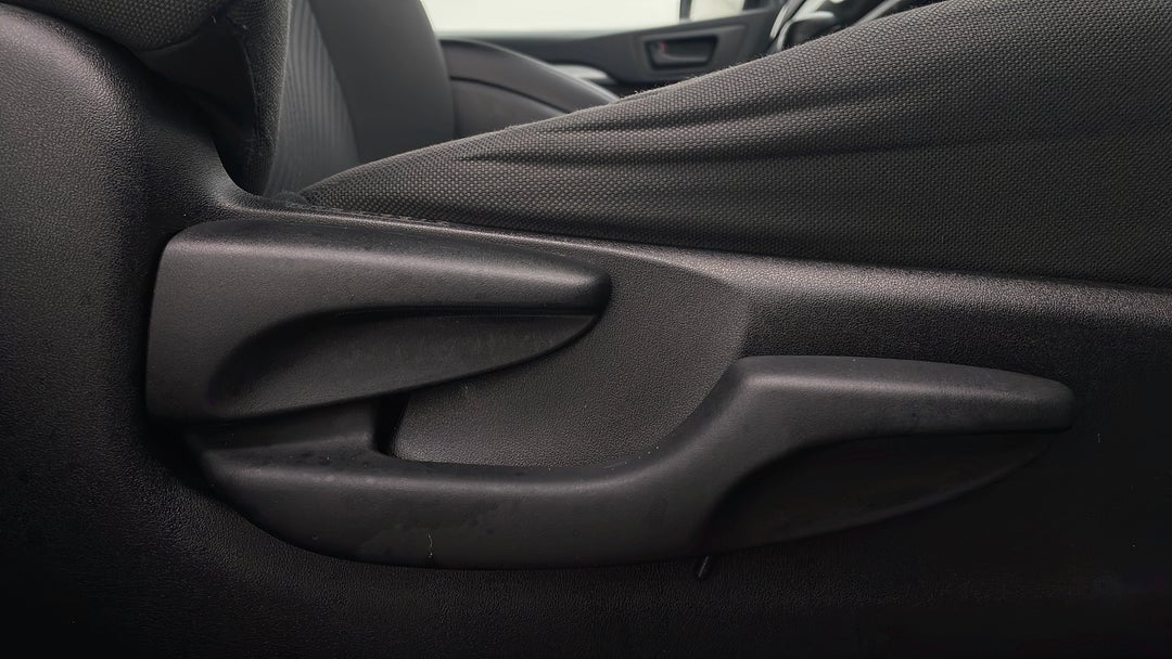 2016 Toyota Kluger Gx (4x2), Automatic, 102421 km, Drivers Side Adjustment Panel