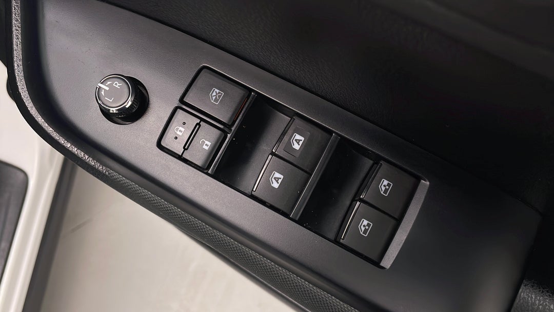 2016 Toyota Kluger Gx (4x2), Automatic, 102421 km, Drivers Side Door Panel Controls